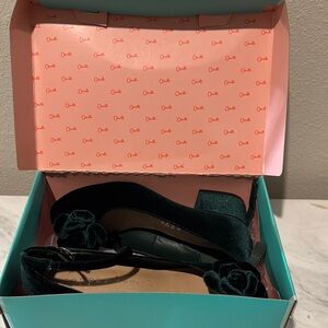 Copper Key Green Velvet Heels with Floral Accent Size 4 MEDIUM TWEENGIRLS